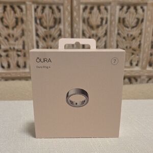 Oura Ring 4 Box with Silver Ring Graphic